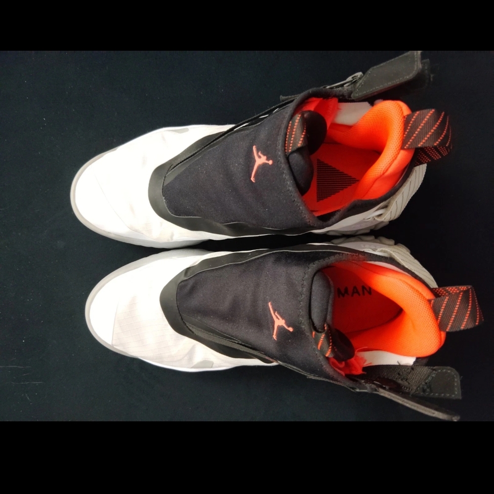 Jordan Men's Black and White Sneakers